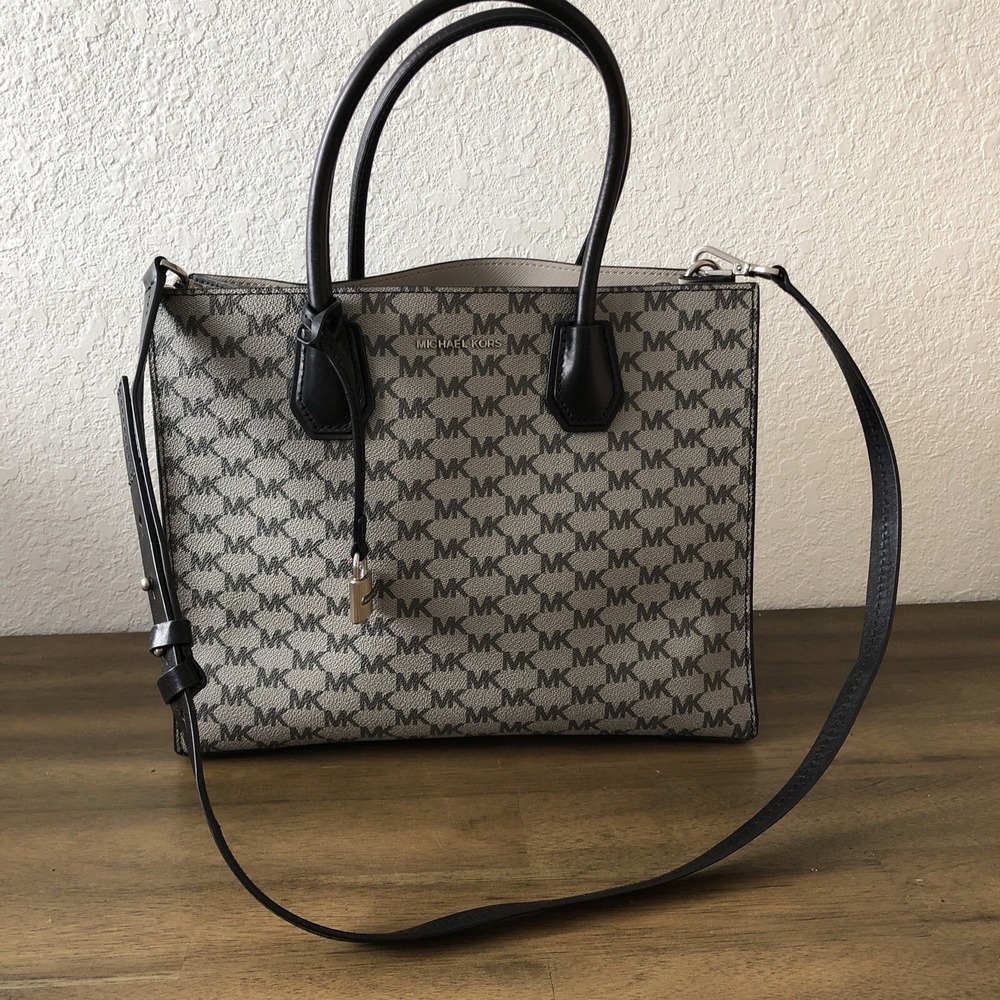 Michael Kors Purse W/paddle Lock New no tags